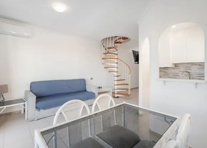 Michelangelo 212 דירה